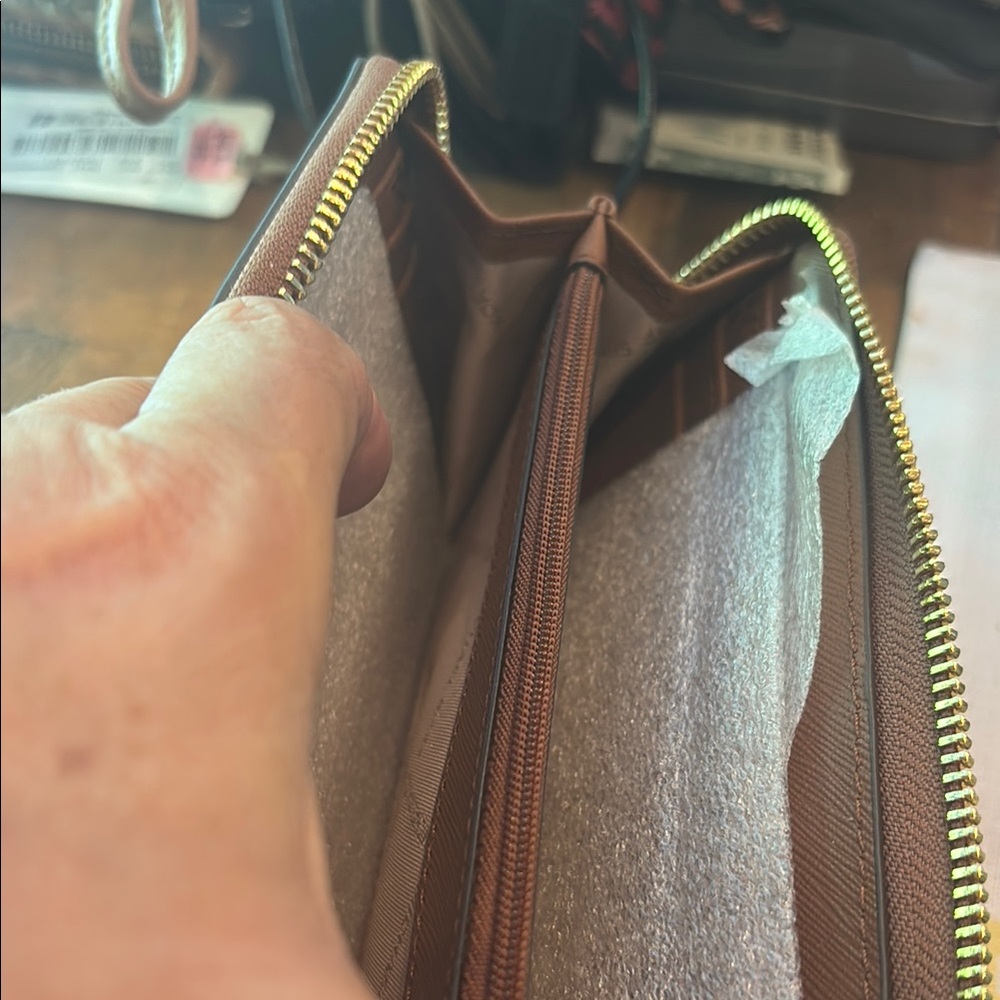 Michael Kors Brown Wallet nwt - Picture 4 of 5